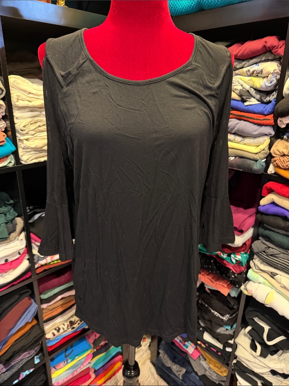 #476. 🪷 black cold shoulder blouse. Large
